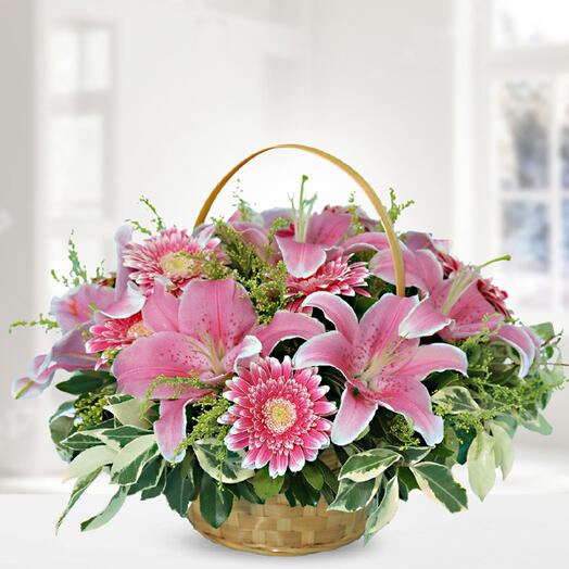 Sepette Pembe Lilyum ve Gerbera