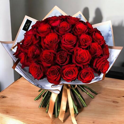 İthal 50 Kırmızı Gul Buketi – Aşkın Zamansız Simgesi