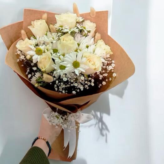 White Roses and Daisies