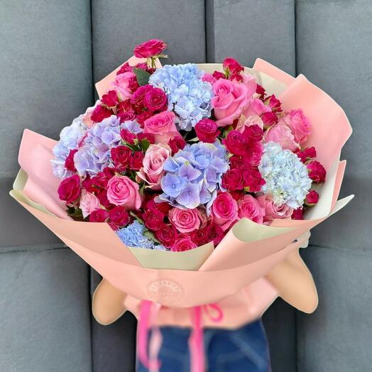 Mavi Ortanca ve Pembe Gul Buketi