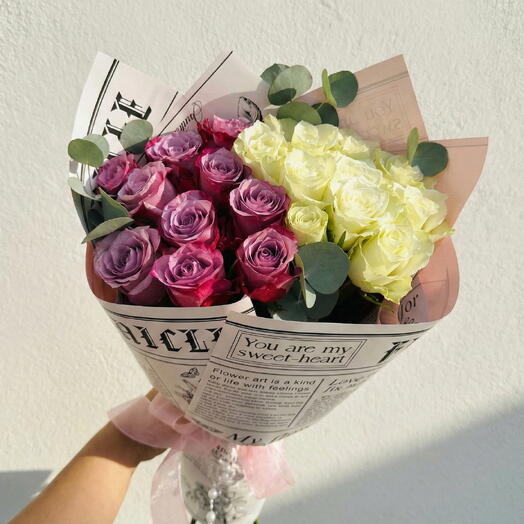 20 white and pink roses