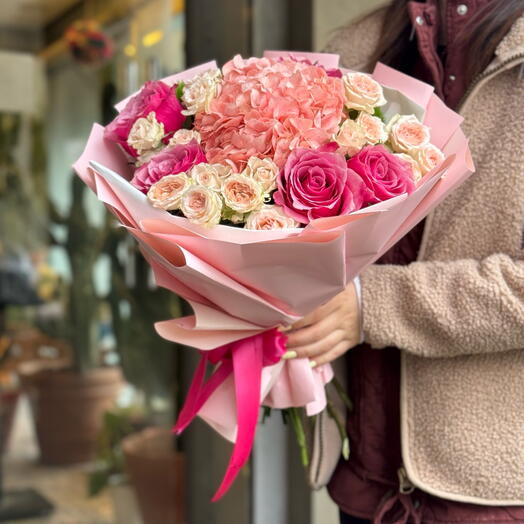 Ortancalı Pembe Gul Buketi