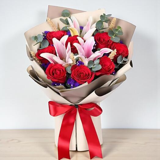 8 Gul ve Lilyum Tasarım Buketi