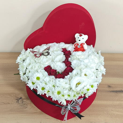 Kalp kutu içerisinde gullu harf ozel tasarım