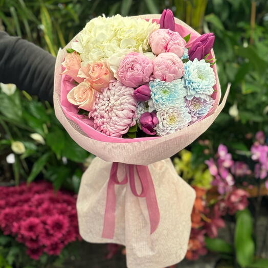 Bloom in Pink Şakayık ve Ortanca