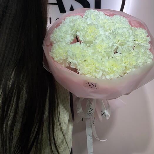 Beyaz karanfil buket