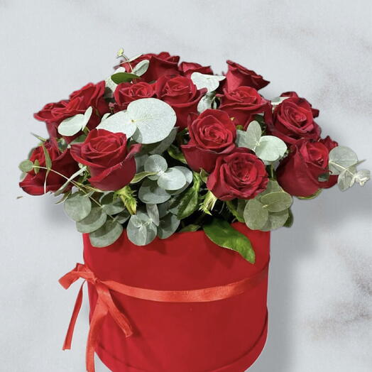 Kırmızı gullu kutu