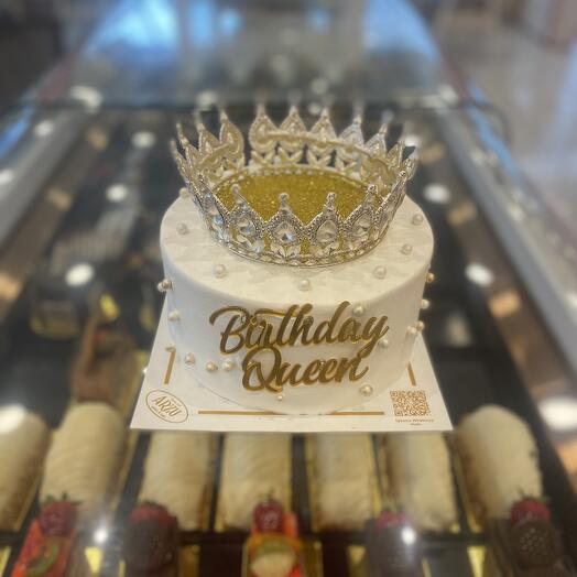 Taç desenli simli doğum gunu pastası