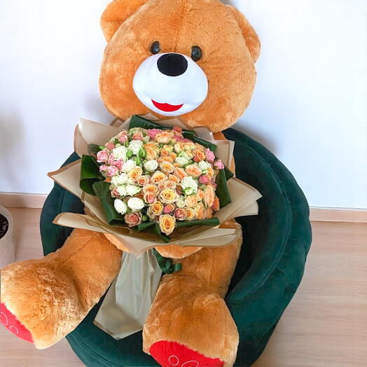 Renkli guller ve ayicik