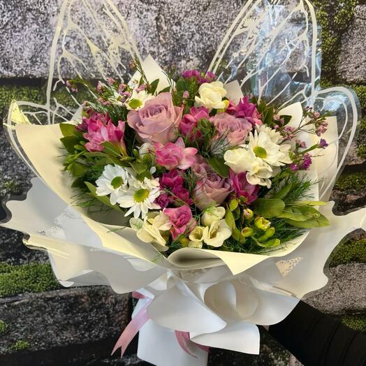 KELEBEK SARIM MEVSİM ÇİÇEKLERİ BUKETİ