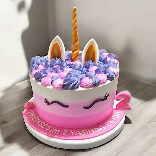 Tek boynuzlu at pastası