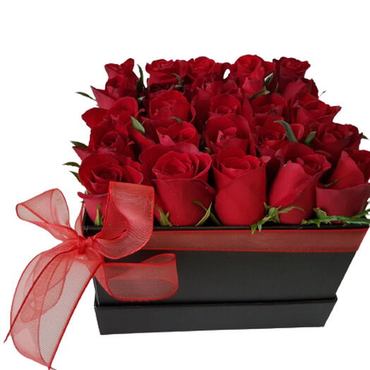 12 adet siyah kutuda gul