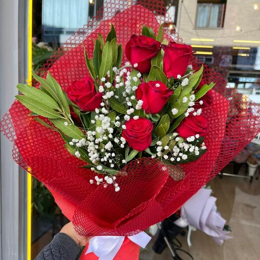 7 Lİ KIRMIZI TÜLDE GÜL BUKETIİ