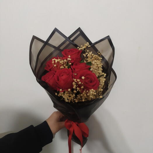 Kırmızı yapay gul buketi