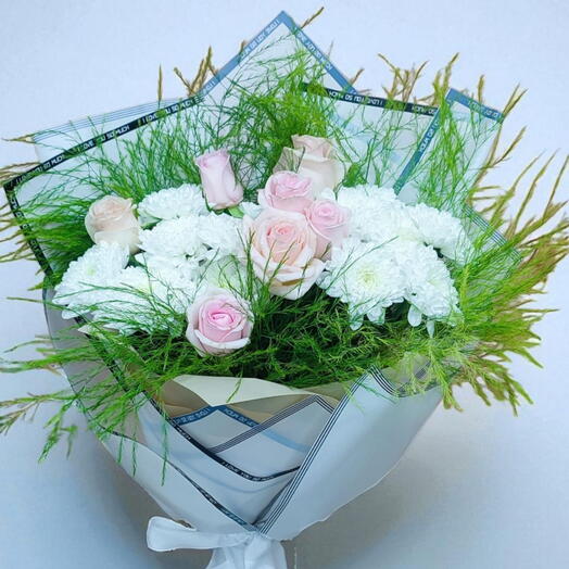 Krizantem ve pembe gul buketi - chrysanthemums and pink roses