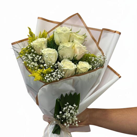 Букет из 8 белых роз – символ чистоты и элегантности