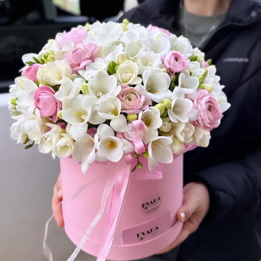 Beyaz Frezya   Pembe Ranunkulus Çiçek Kutusu buyuk boy