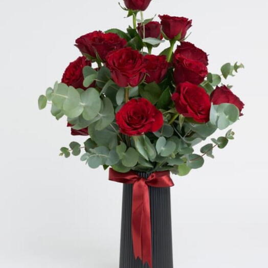 Şık Vazoda Kırmızı guller