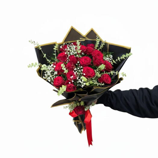 20 шт. роскошный букет с красными розами – в чёрно-золотой упаковке, стильный дизайн