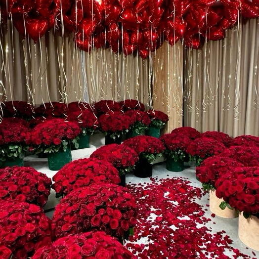Velvet Love Room – Luxury Rose Balloon Event Set