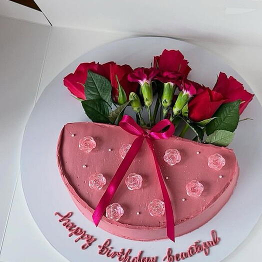 Yarımay çiçekli pasta