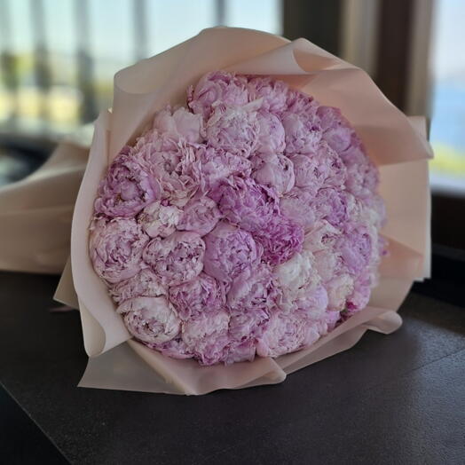 Narin pembe şakayıklar