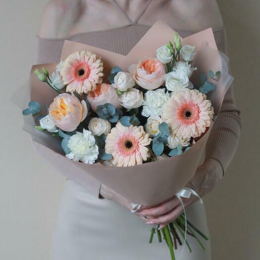 Şakayık gulleri ve gerberalar