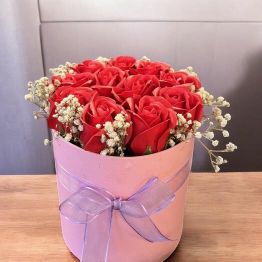 Pembe Kutuda 11 Adet Yapay Kırmızı Gul Aranjmanı Lovebox