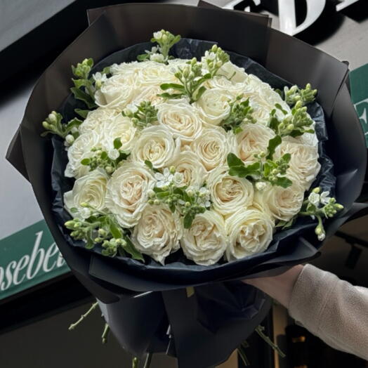 31 Beyaz Ekvator Gulu Buketi – Zarif ve Şık Tasarım