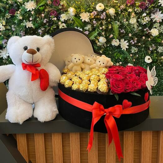 REALLOVE MEGA KUTUDA KIRMIZI GÜL CİKOLATA VE AYICIKLAR