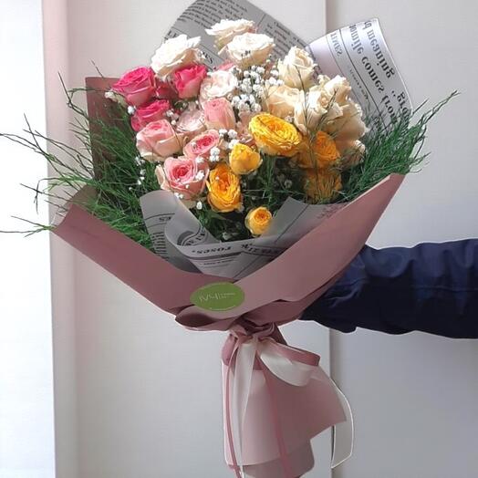 Colorful arbour roses bouqet