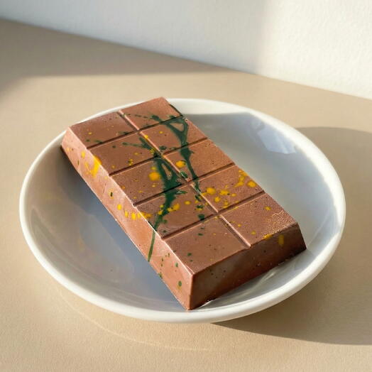 Pistachio and kadayif chocolate