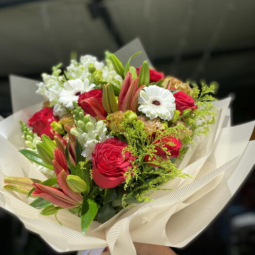 Rose and lily bouquet