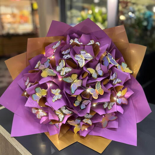 Butterfly Glow – Işıklı Kelebek Buketi