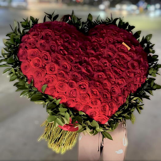Aşkın Kalbi Kırmızı Gul Aranjmanı