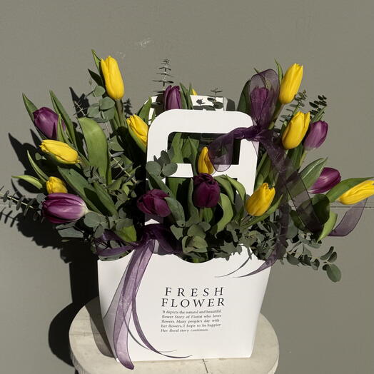 Çanta lale bahçesi