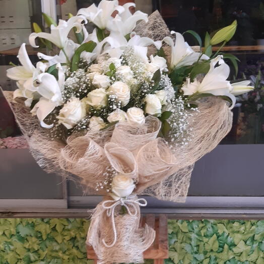 Beyaz lilyum Gul buketi