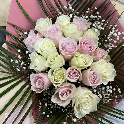 Pembe-beyazlı gullu buket