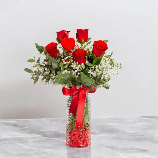 Aşkın Simgesi 5 Kırmızı Gul Aranjmanı