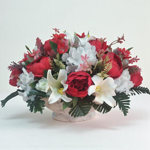 Seramikte yapay karışık çiçek