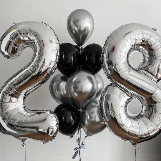 Siyah ve gümüş balonlar