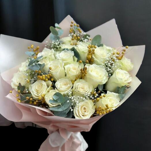 Beyaz Gul Buketi – Saflığın ve Zarafetin Simgesi