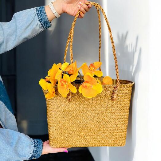 MAIA Hasır Çanta İçerisinde Sarı Orkide Tasarımı