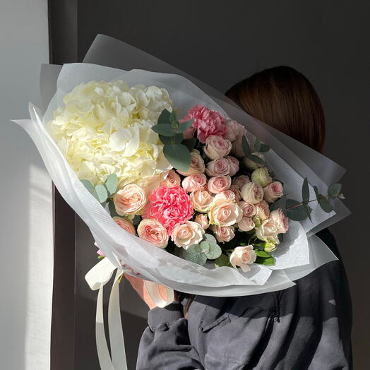 Geniş ortancalı buket