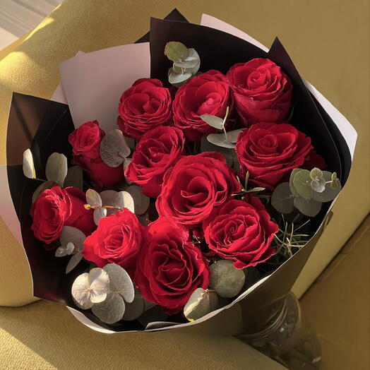 11 Red rose bouquet
