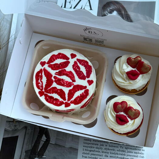 Kiss Love Bento Cake   Cupcakes Set