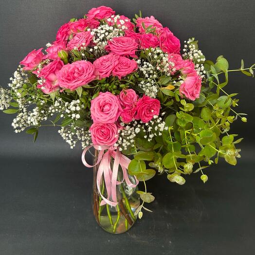 Vazoda bembe çardak gullerden aranjman