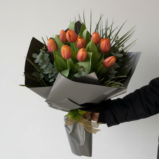 Kırmızı lale buketi