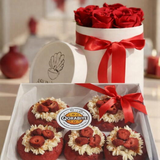 Kokulu yapay cicek ve cilekli kremali cookies hediye seti