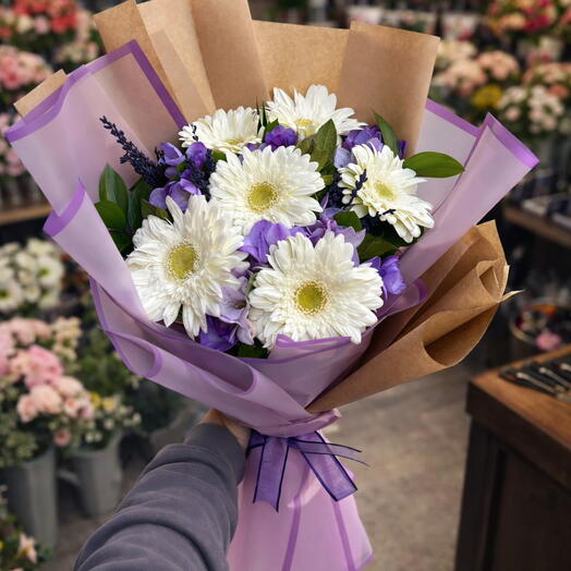 💜 Beyaz Gerbera   Mor Frezya Buketi